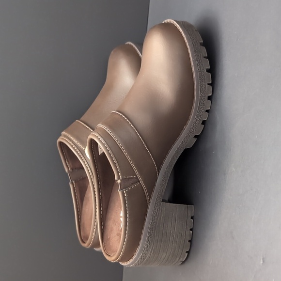 Eastland Nola Womans Brown Platform Heeled Mule Clogs,Size 8.5. - Picture 6 of 10